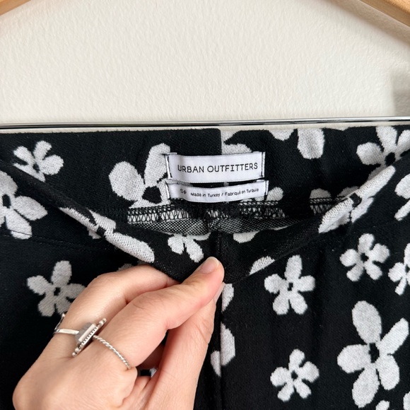 Urban Outfitters Bryn Pull On Flare Pants Black and White Floral Print Small - Picture 3 of 6